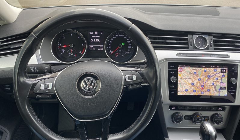 
								Volkswagen Passat Variant 2.0 TDI SCR DSG Comfortline LED*R-Kamera voll									
