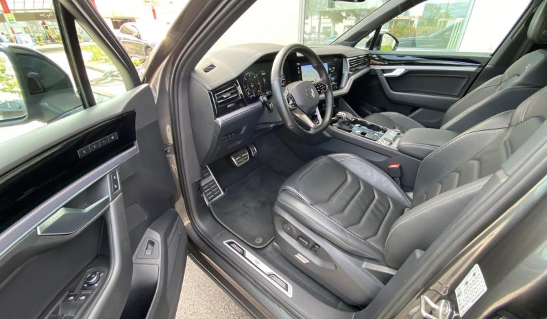 
								Volkswagen Touareg R-Line BLACK 4Motion 3.0 TDI DSG *MATRIX*HUD*360 Kam*Luft*ACC+*Line*AHK voll									