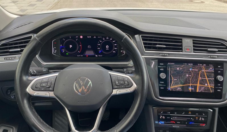 
								Volkswagen Tiguan Allspace Elegance 2.0 TDI DSG 4M MATRIX*7SITZ*STH*ACC+*Line*AHK voll									