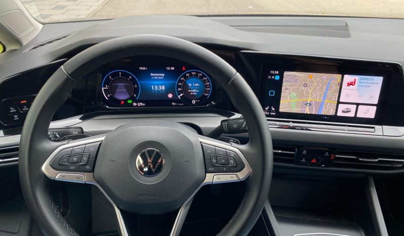 
								Volkswagen Golf VIII Variant Style 2.0 TDI DSG MATRIX*ACC+*Line*R-KAMERA voll									