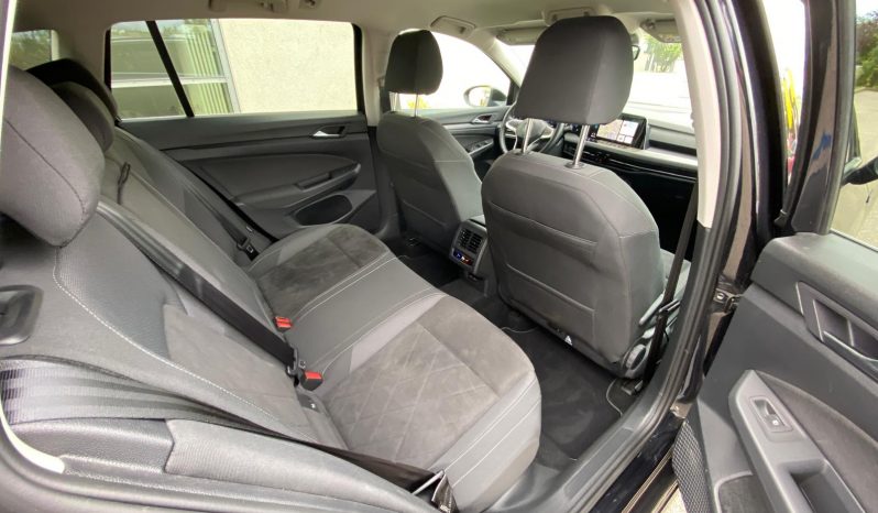 
								Volkswagen Golf VIII Variant Style 2.0 TDI DSG MATRIX*ACC+*Line*R-KAMERA voll									