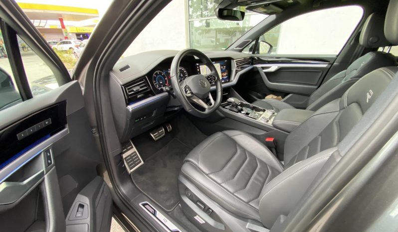 
								Volkswagen Touareg R-Line BLACK 3.0 TDI DSG 4M MATRIX*Luft*360*ACC+*HUD*AHK voll									