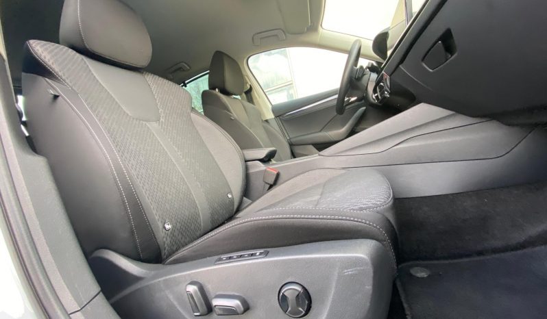 
								Skoda Octavia Limousine Style 2.0 TDI DSG MATRIX∗HUD∗ACC∗LINE voll									