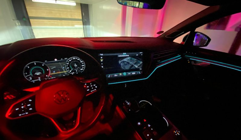 
								Volkswagen Touareg R-Line BLACK 3.0 TDI DSG 4M MATRIX*Luft*PANO*ACC+*AHK*VOLL voll									