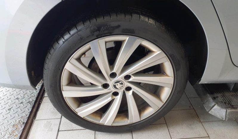 
								Skoda Octavia Combi First Edition 2.0 TDI DSG MATRIX*VIRTU*Alcantara*ACC+*Line* voll									