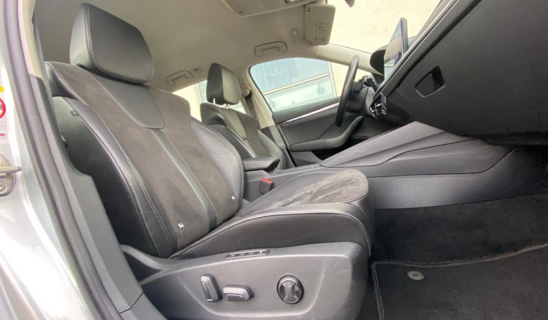 
								Skoda Octavia Combi First Edition 2.0 TDI DSG MATRIX*VIRTU*Alcantara*ACC+*Line* voll									