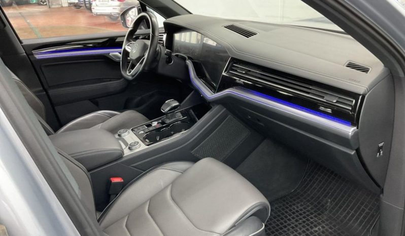 
								Volkswagen Touareg R-Line BLACK 3.0 TDI DSG 4M MATRIX*Luft*360K*ACC+*HUD*AHK voll									