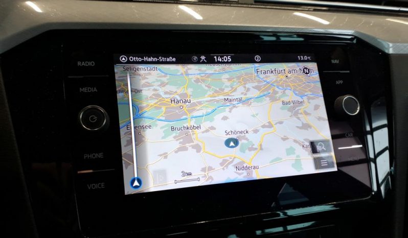 
								Volkswagen Passat Variant 2.0 TDI SCR DSG Business MATRIX*StHz*ACC+*Line*R-KAMERA voll									