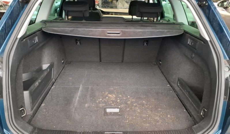 
								Volkswagen Passat Variant 2.0 TDI SCR DSG Business MATRIX*StHz*ACC+*Line*R-KAMERA voll									