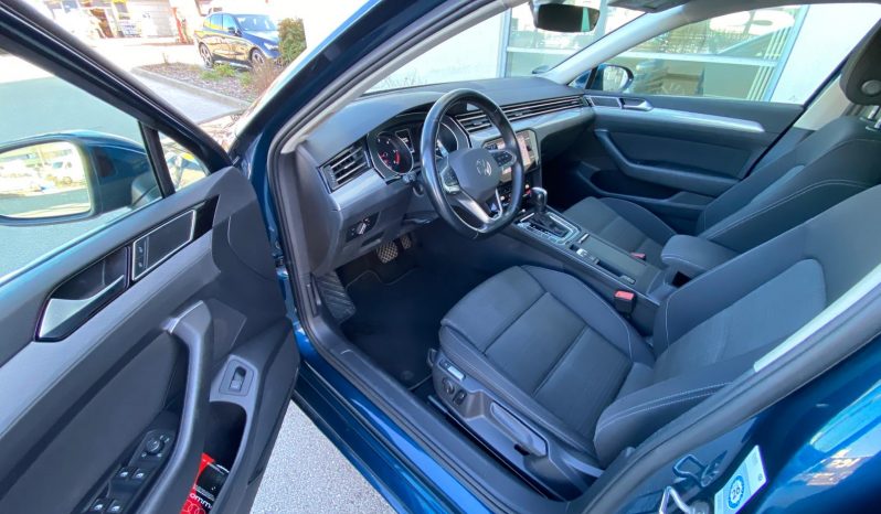 
								Volkswagen Passat Variant 2.0 TDI SCR DSG Business MATRIX*StHz*ACC+*Line*R-KAMERA voll									