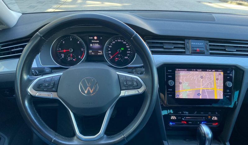 
								Volkswagen Passat Variant 2.0 TDI SCR DSG Business MATRIX*StHz*ACC+*Line*R-KAMERA voll									