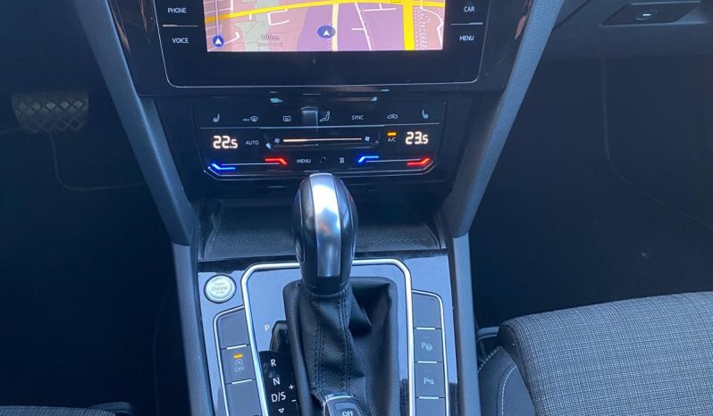 
								Volkswagen Passat Variant 2.0 TDI SCR DSG Business MATRIX*StHz*ACC+*Line*R-KAMERA voll									