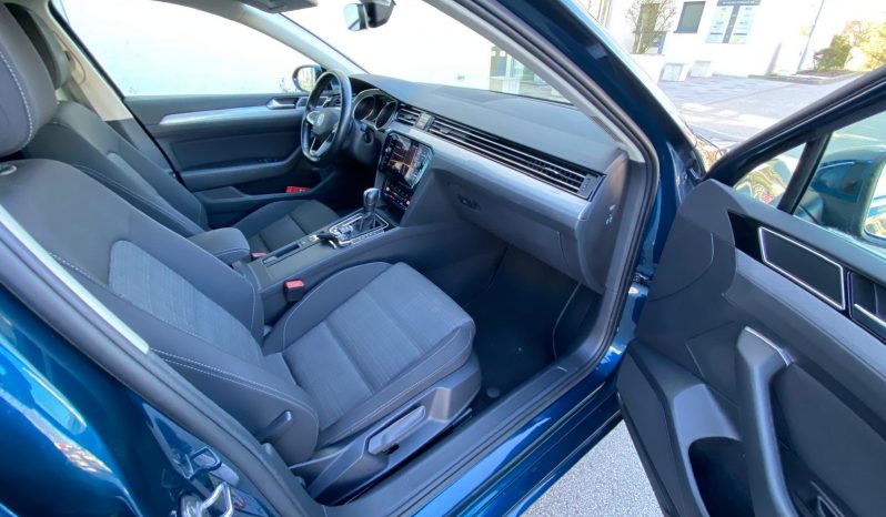 
								Volkswagen Passat Variant 2.0 TDI SCR DSG Business MATRIX*StHz*ACC+*Line*R-KAMERA voll									