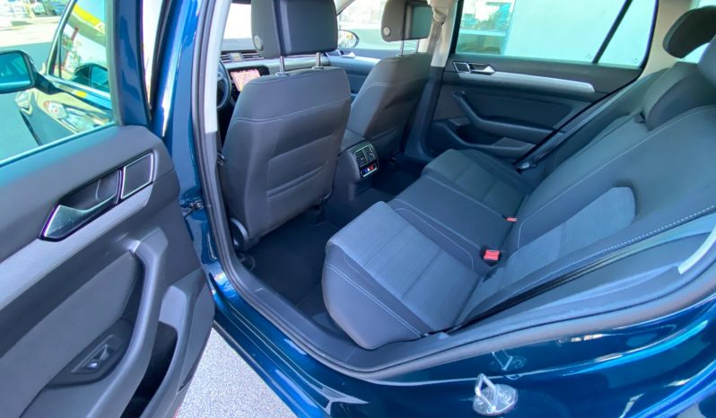 
								Volkswagen Passat Variant 2.0 TDI SCR DSG Business MATRIX*StHz*ACC+*Line*R-KAMERA voll									