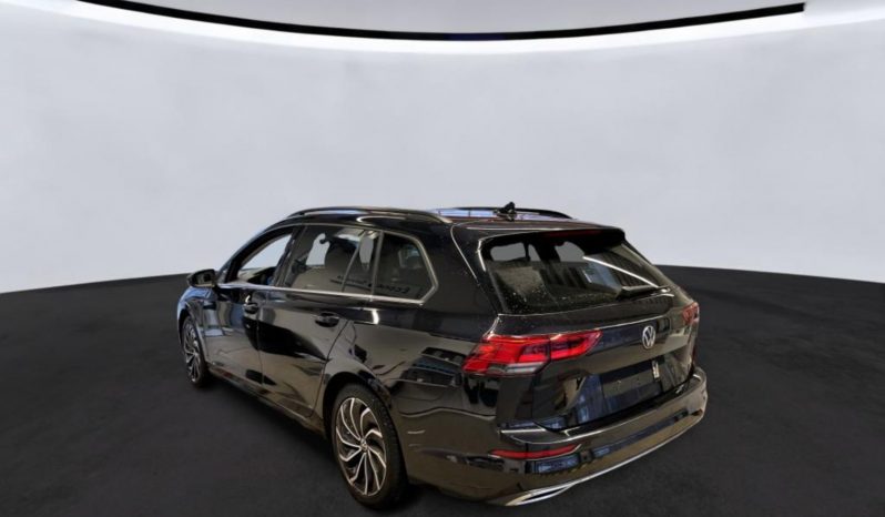 
								Volkswagen Golf VIII Variant Style 2.0TDI DSG MATRIX*VIRTU*ACC+*AHK*R-Kam voll									