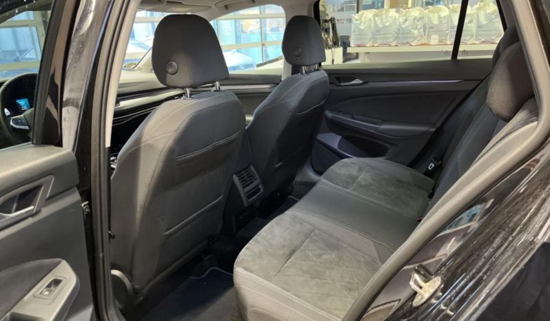 
								Volkswagen Golf VIII Variant Style 2.0TDI DSG MATRIX*VIRTU*ACC+*AHK*R-Kam voll									