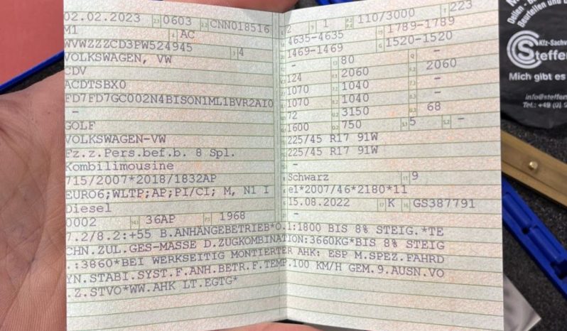 
								Volkswagen Golf VIII Variant Style 2.0TDI DSG MATRIX*VIRTU*ACC+*AHK*R-Kam voll									