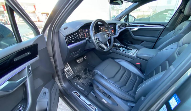 
								Volkswagen Touareg R-Line BLACK 3.0 TDI DSG 4M MATRIX*Luft*PANO*ACC+*AHK*VOLL voll									