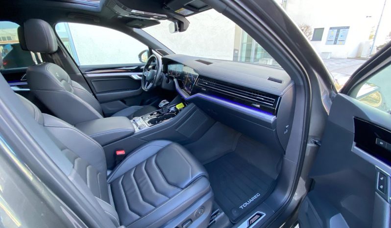 
								Volkswagen Touareg R-Line BLACK 3.0 TDI DSG 4M MATRIX*Luft*PANO*ACC+*AHK*VOLL voll									