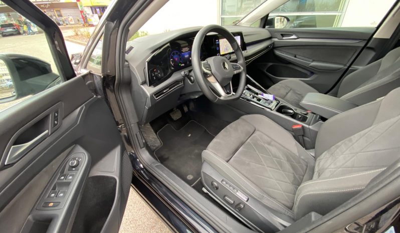 
								Volkswagen Golf VIII Variant Style 2.0TDI DSG MATRIX*VIRTU*ACC+*AHK*R-Kam voll									