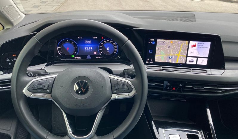 
								Volkswagen Golf VIII Variant Style 2.0TDI DSG MATRIX*VIRTU*ACC+*AHK*R-Kam voll									