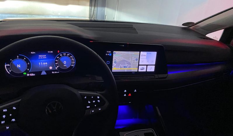 
								Volkswagen Golf VIII Variant Style 2.0TDI DSG MATRIX*VIRTU*ACC+*AHK*R-Kam voll									