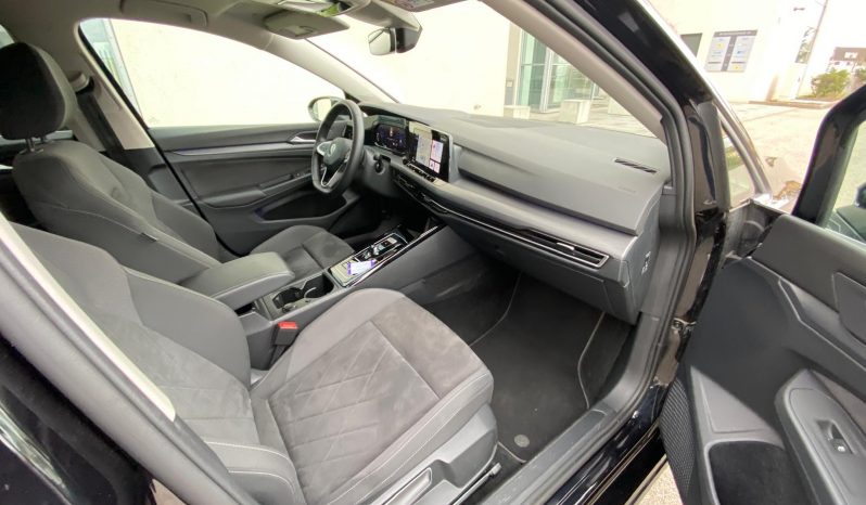 
								Volkswagen Golf VIII Variant Style 2.0TDI DSG MATRIX*VIRTU*ACC+*AHK*R-Kam voll									