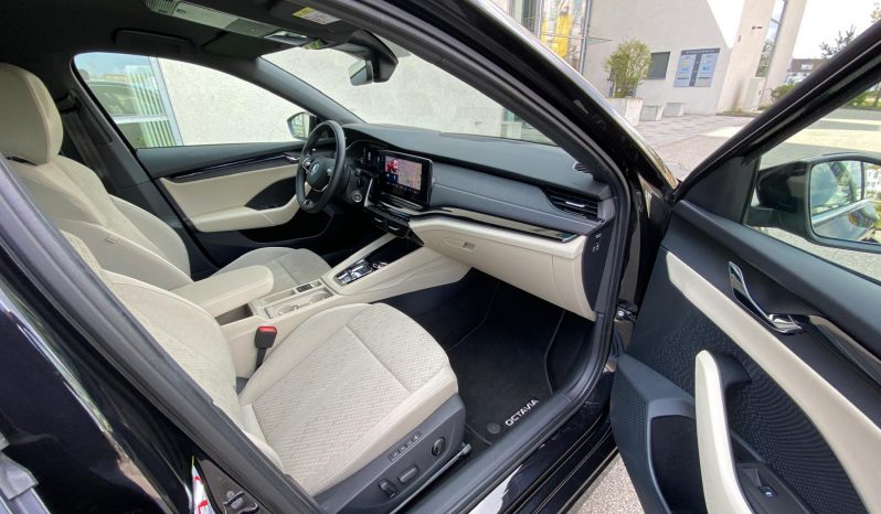 
								Skoda Octavia Limousine Style 2.0 TDI DSG MATRIX∗HUD∗ACC∗LINE*R-Kamera voll									