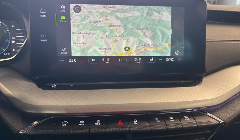
								Skoda Octavia Combi Tour 2.0 TDI DSG MATRIX*LINE*AHK* voll									