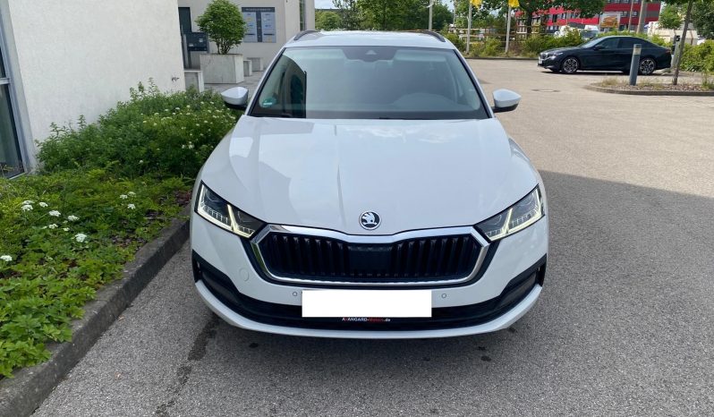 
								Skoda Octavia Combi Tour 2.0 TDI DSG MATRIX*LINE*AHK* voll									