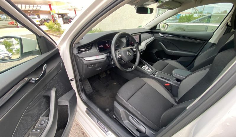 
								Skoda Octavia Combi Tour 2.0 TDI DSG MATRIX*LINE*AHK* voll									