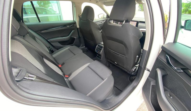 
								Skoda Octavia Combi Tour 2.0 TDI DSG MATRIX*LINE*AHK* voll									