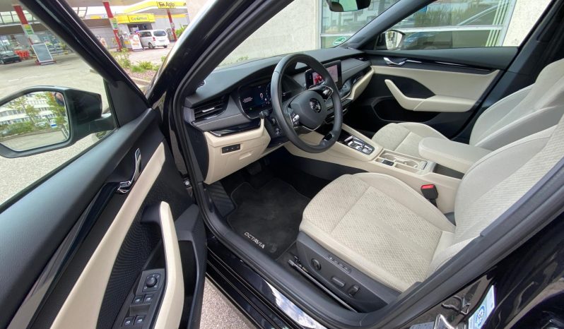 
								Skoda Octavia Limousine Style 2.0 TDI DSG MATRIX∗HUD∗ACC∗LINE*R-Kamera voll									