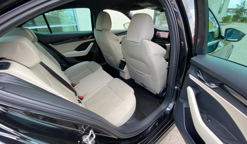
								Skoda Octavia Limousine Style 2.0 TDI DSG MATRIX∗HUD∗ACC∗LINE*R-Kamera voll									