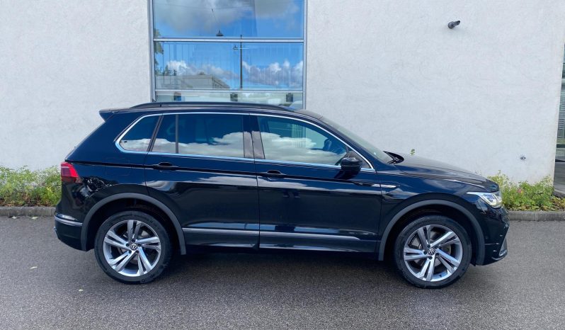 
								Volkswagen Tiguan R-Line BLACK 2.0 TDI DSG 4M MATRIX*VIRTUAL*360K*ACC+*HUD*AHK voll									