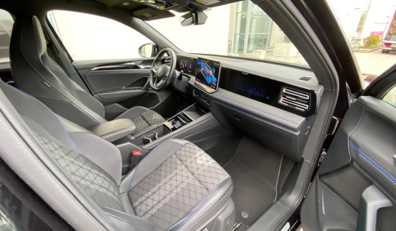 
								Volkswagen Tiguan R-Line BLACK 2.0 TDI DSG MATRIX*VIRTUAL*R-Kamera*ACC+**AHK voll									